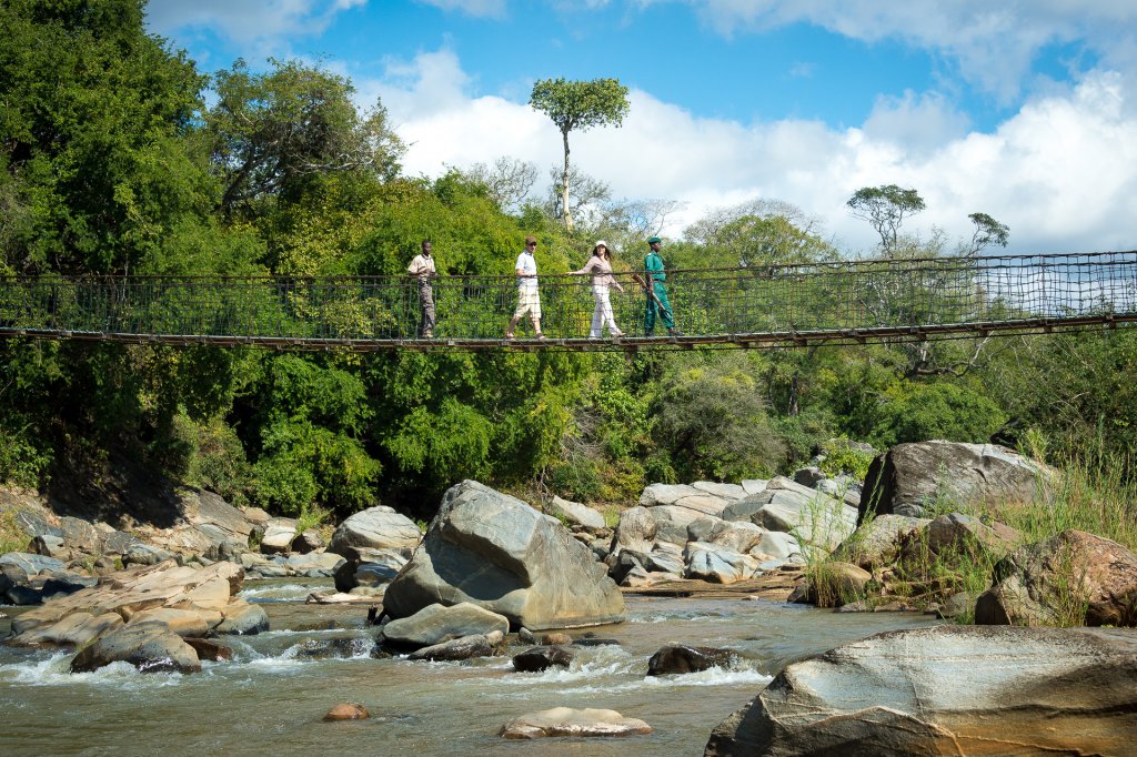 Hangbrug naar Mkulumadzi Majete Wildlife Reserve Malawi (@Robin Pope Safaris)