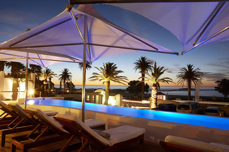 The Bay Hotel Beach Club Kaapstad Zuid-Afrika (@Village n Life)