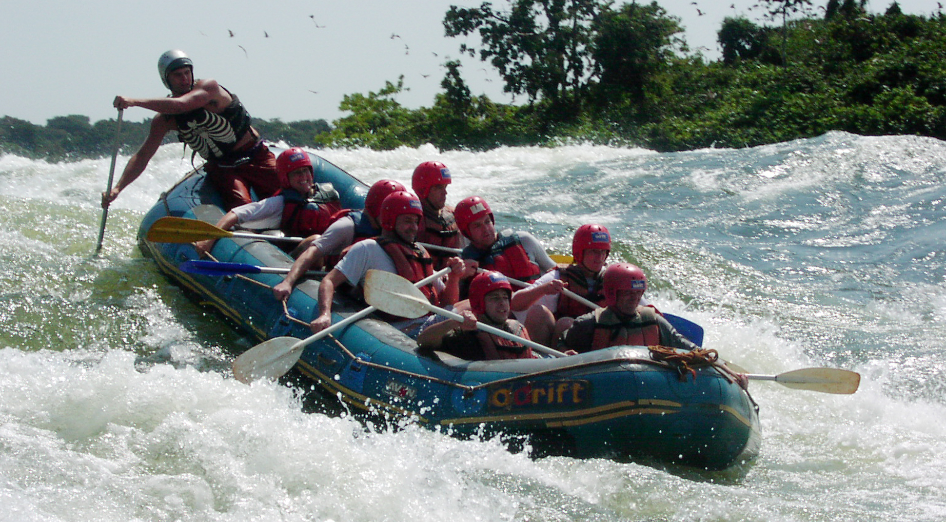 White water rafting bij Jinja Uganda