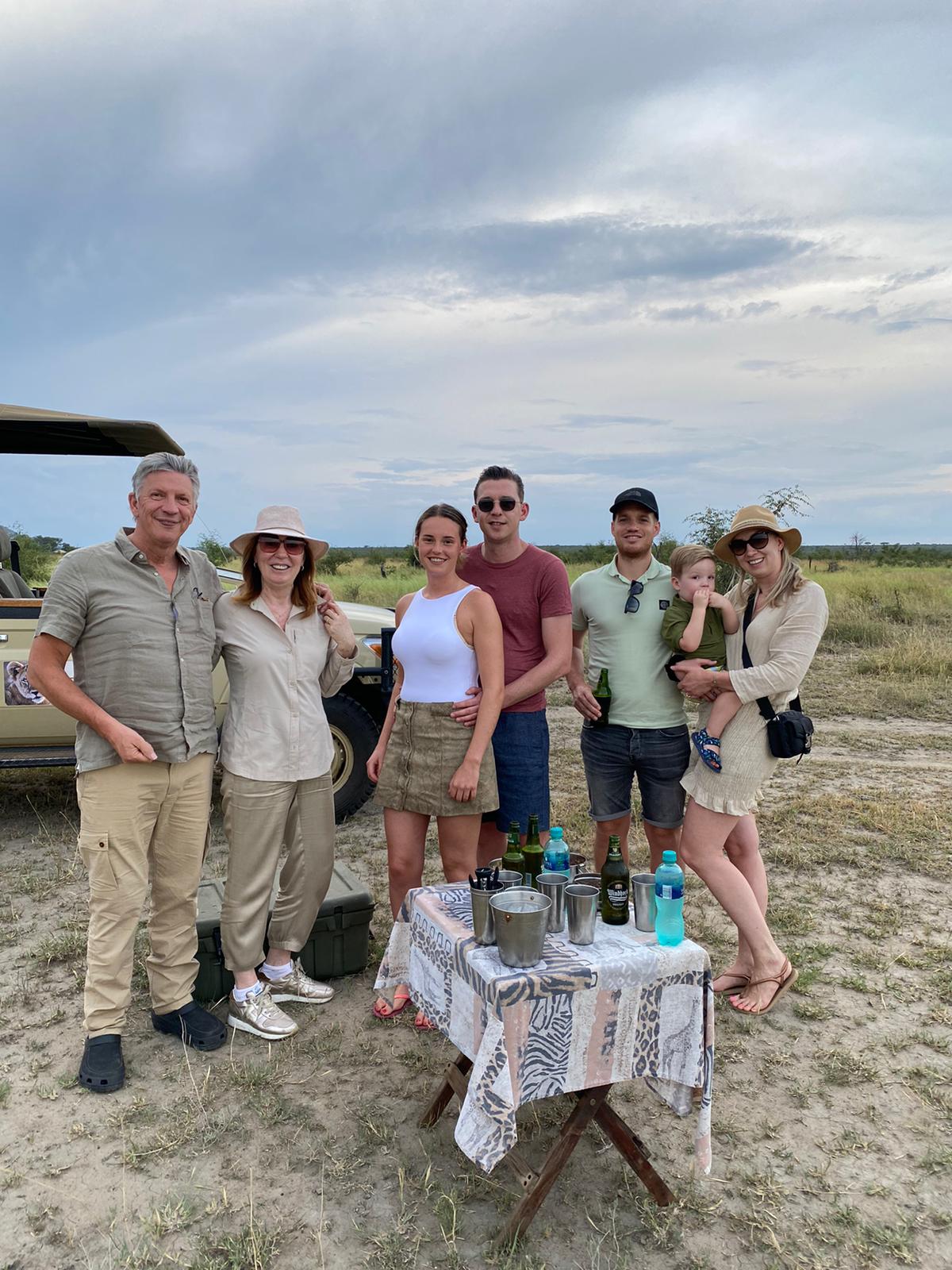 Familie van Aarle tijdens game drive in Madikwe Private Game Reserve Zuid-Afrika