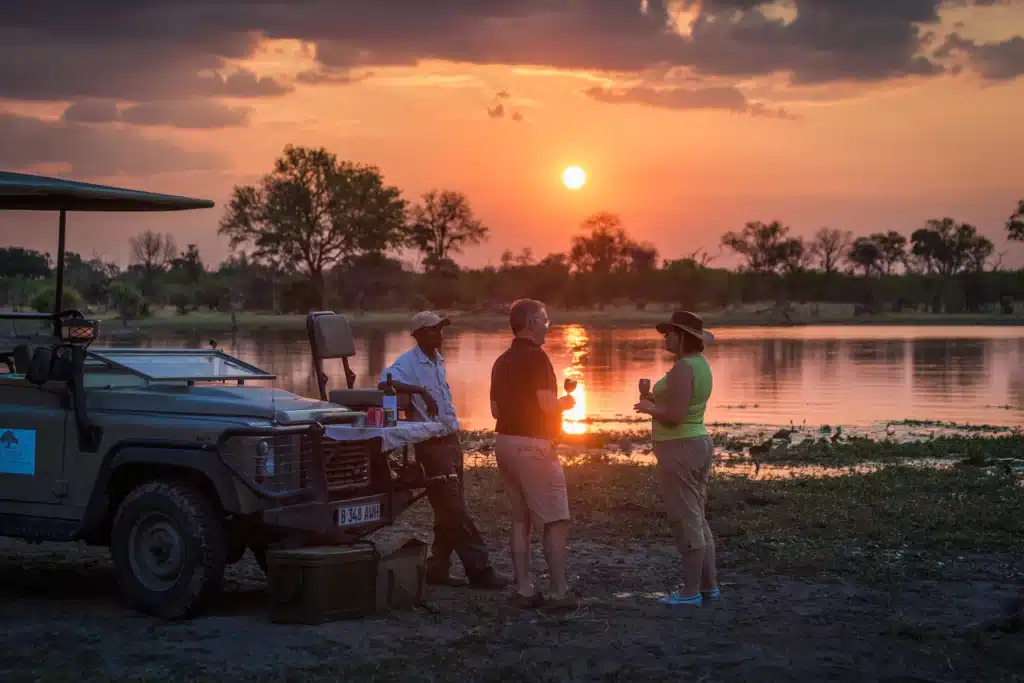 Sundowner drinks on Game Drive in Khwai Community Area ©Machaba Safaris